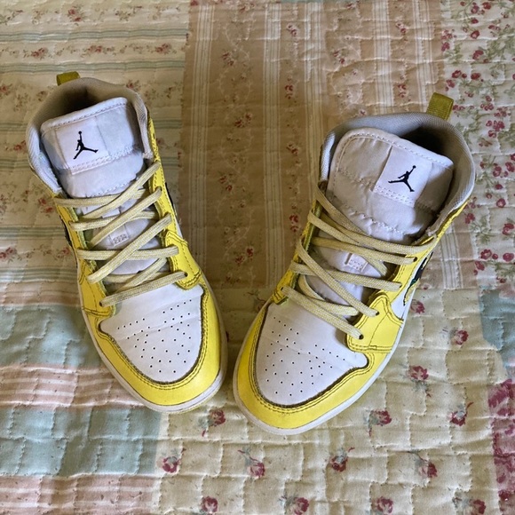 Air Jordan 1 Mid SE Dynamic Yellow Floral AV5173-700 Size 13.5 C - Picture 4 of 13